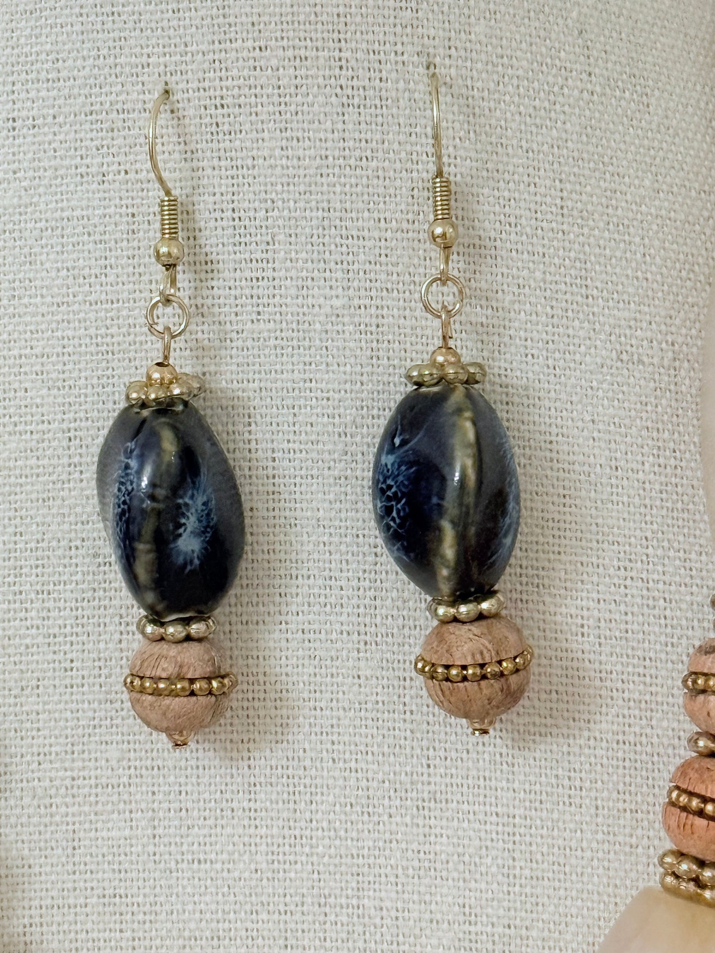 The Joni Pendant Necklace and Earring Set