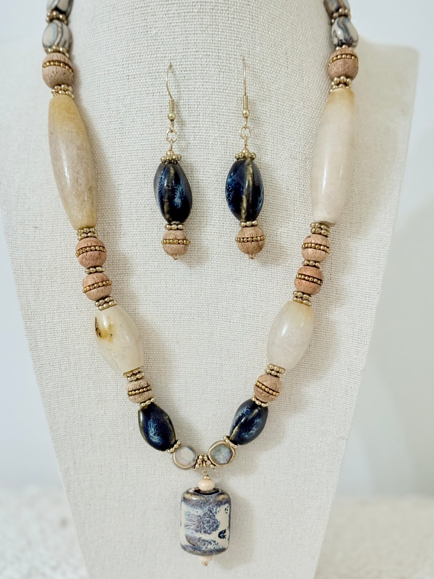 The Joni Pendant Necklace and Earring Set