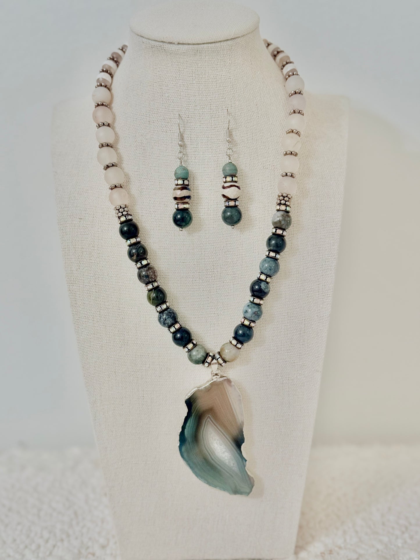 The Verdantia Pendant Necklace and Earring Set