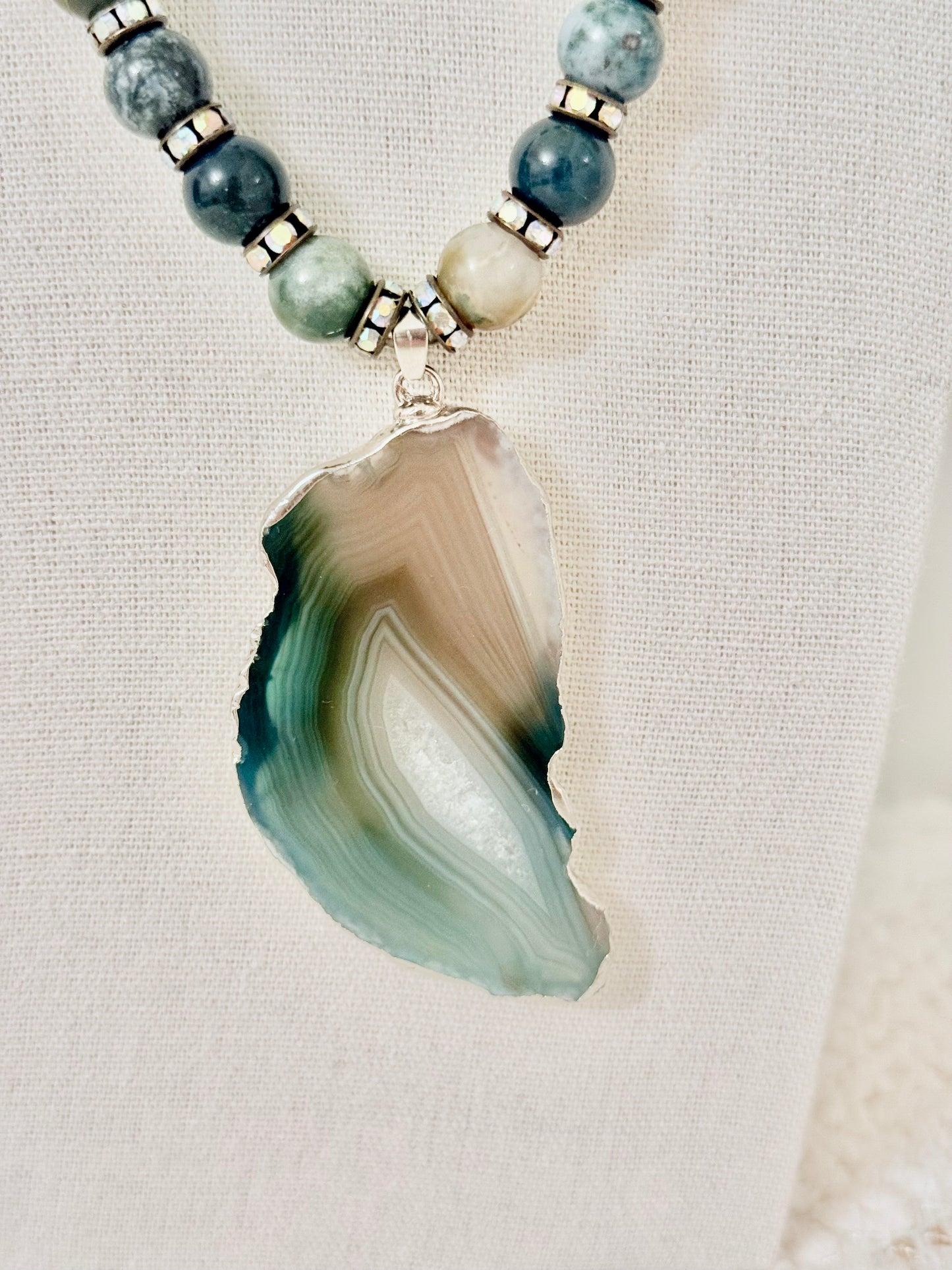 The Verdantia Pendant Necklace and Earring Set
