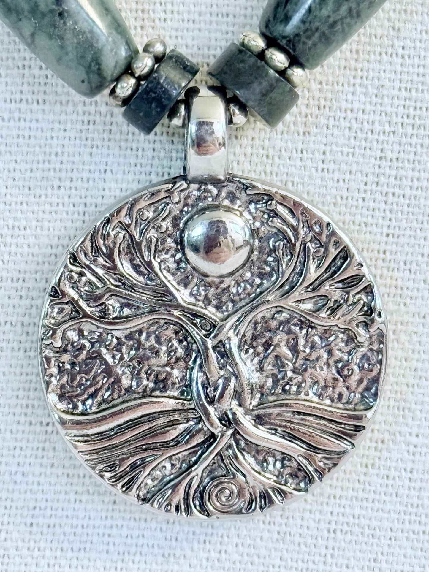The Thallo Pendant Necklace and Earring Set
