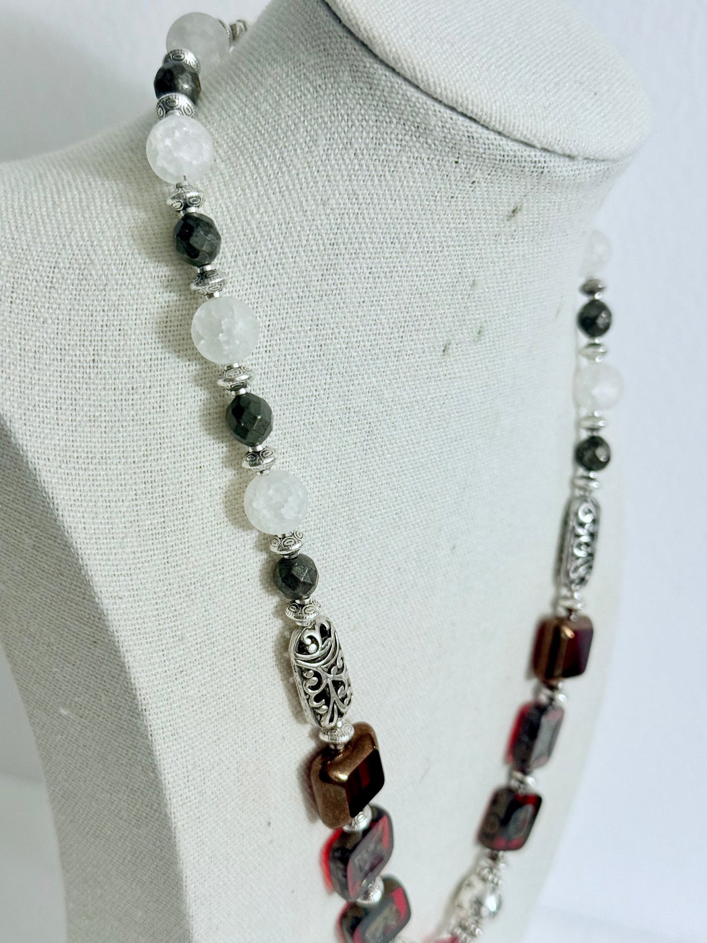 The Mina Pendant Necklace