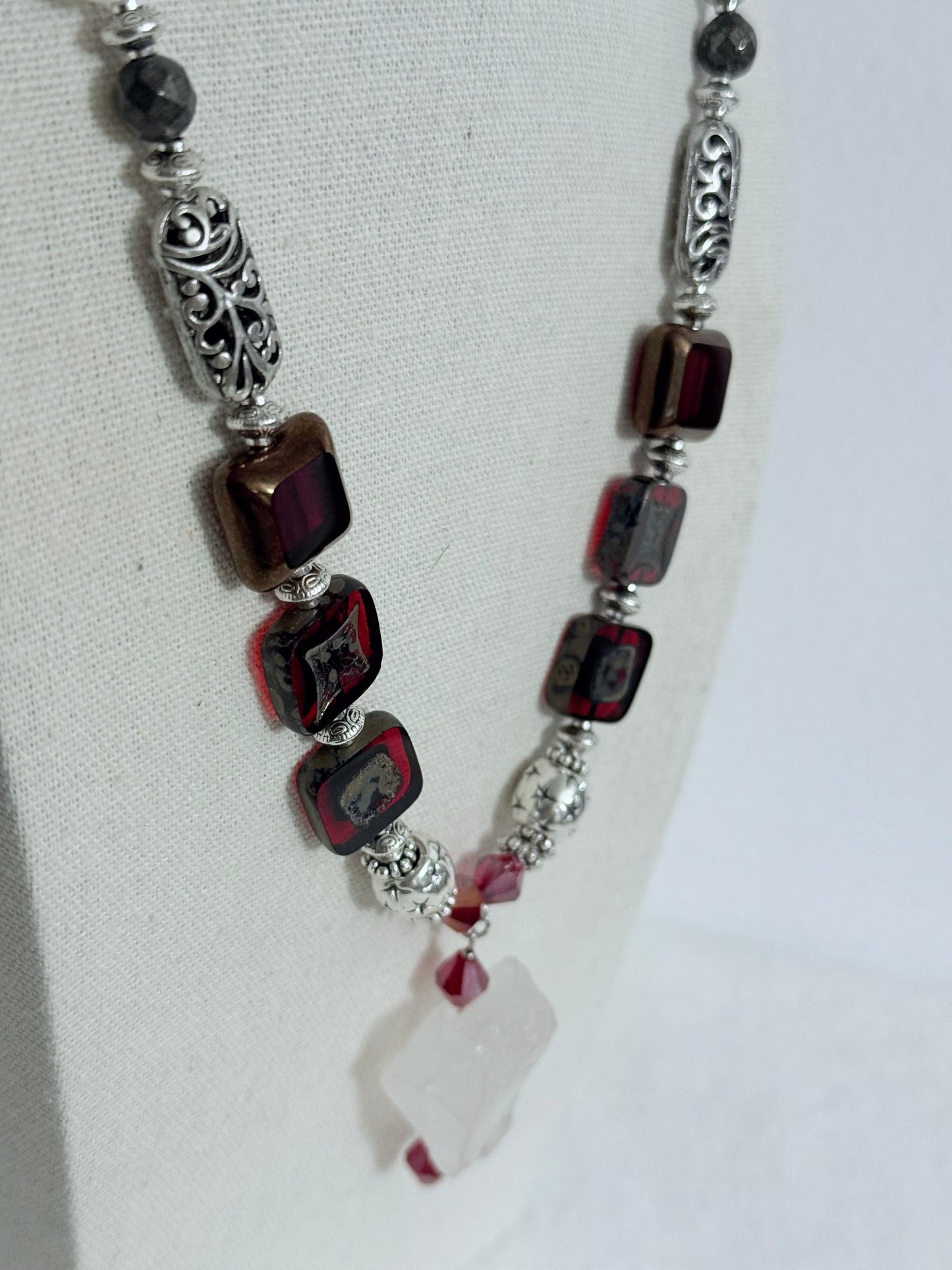 The Mina Pendant Necklace