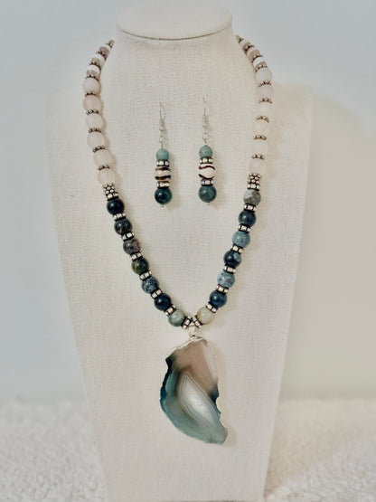 The Verdantia Pendant Necklace and Earring Set