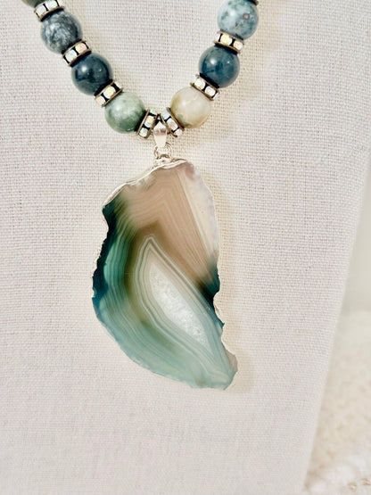 The Verdantia Pendant Necklace and Earring Set