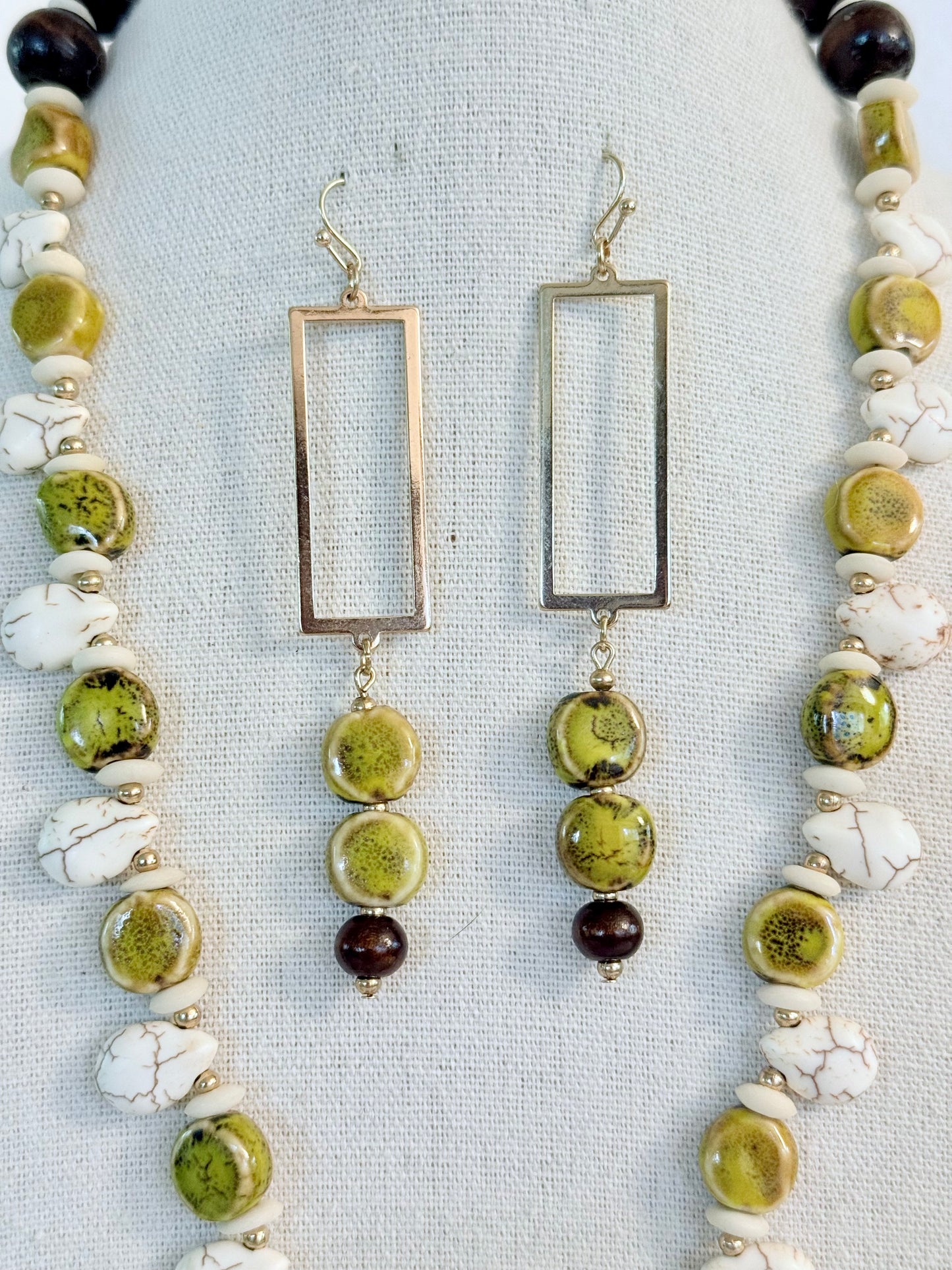 The Georgia Pendant Necklace and Earring Set