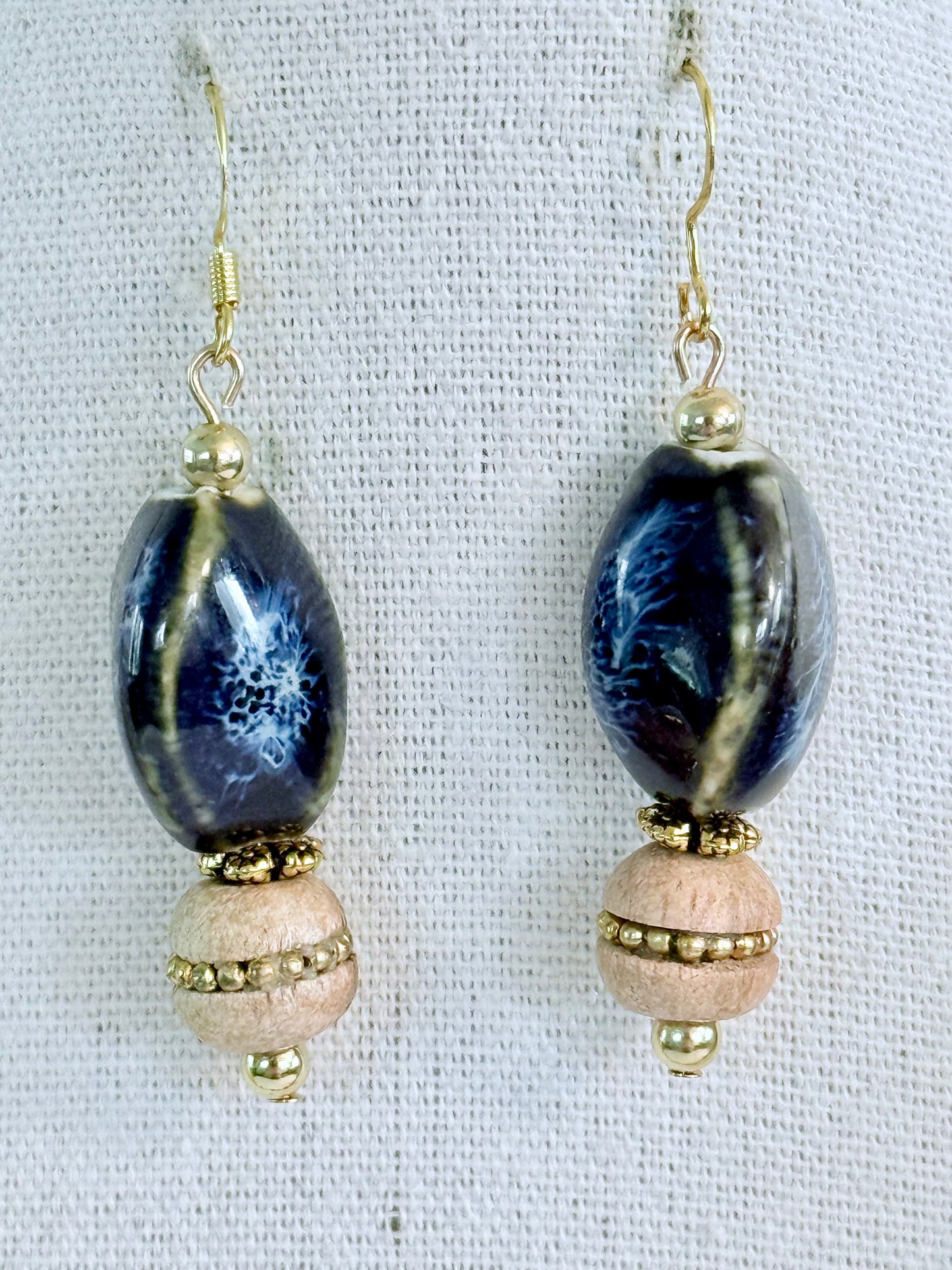 The Joni Pendant Necklace and Earring Set