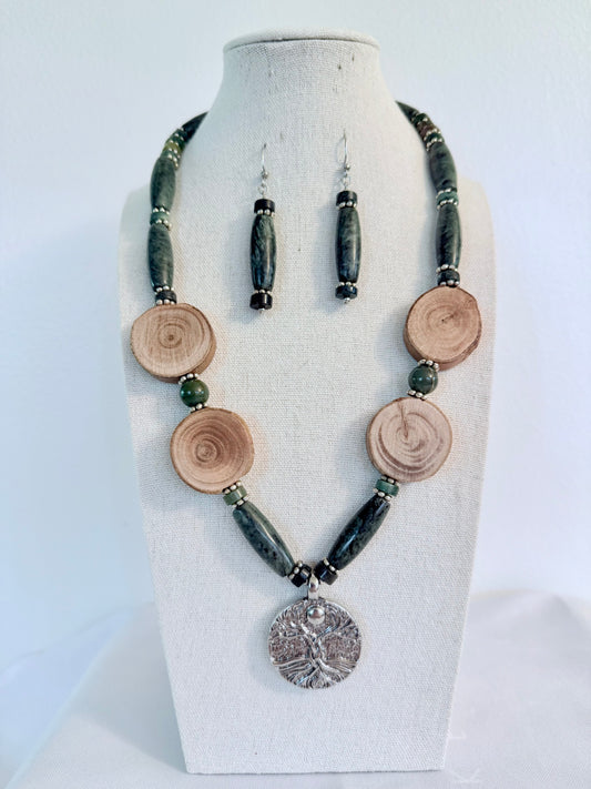 The Thallo Pendant Necklace and Earring Set