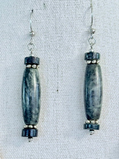The Thallo Pendant Necklace and Earring Set