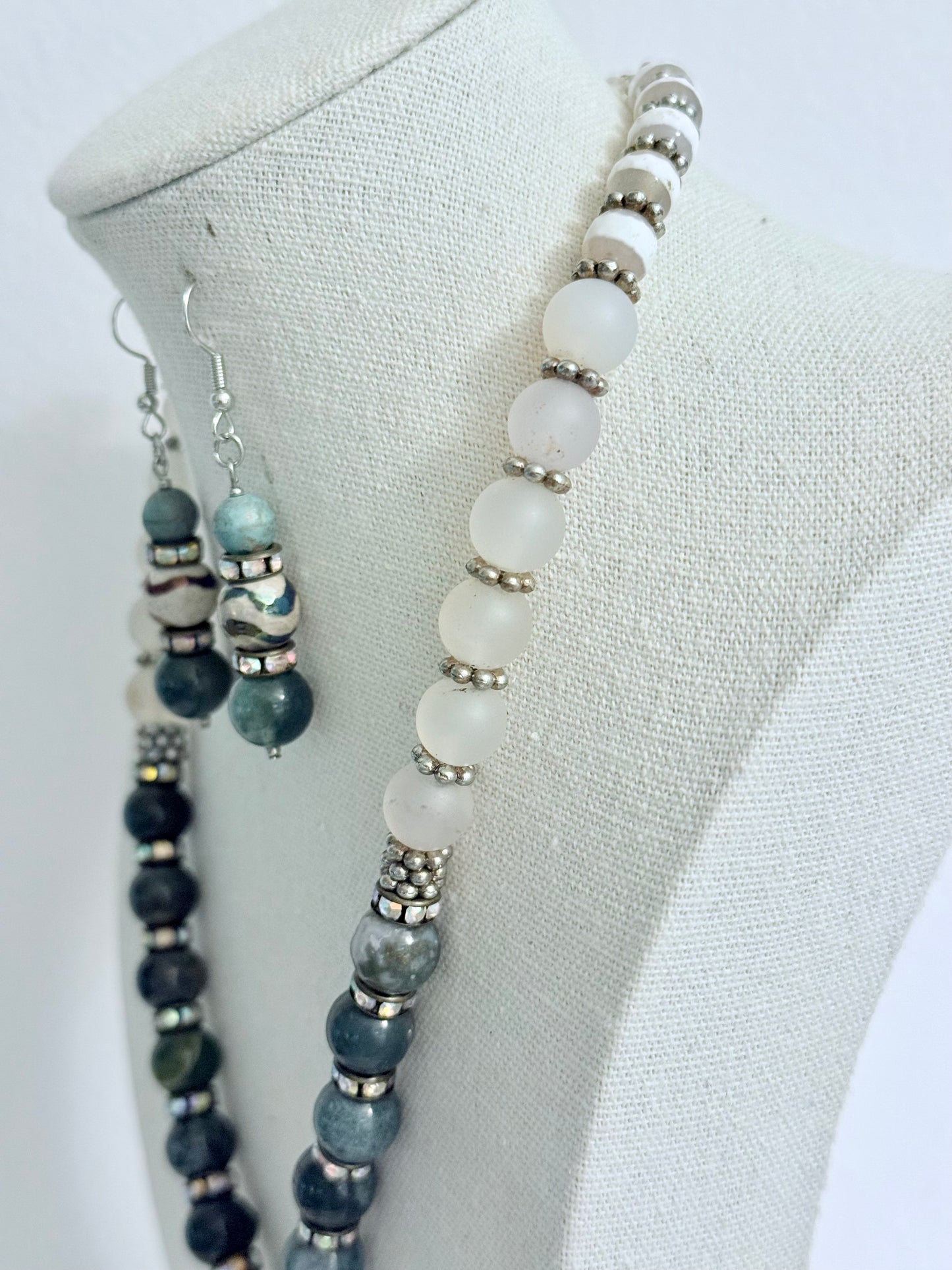 The Verdantia Pendant Necklace and Earring Set