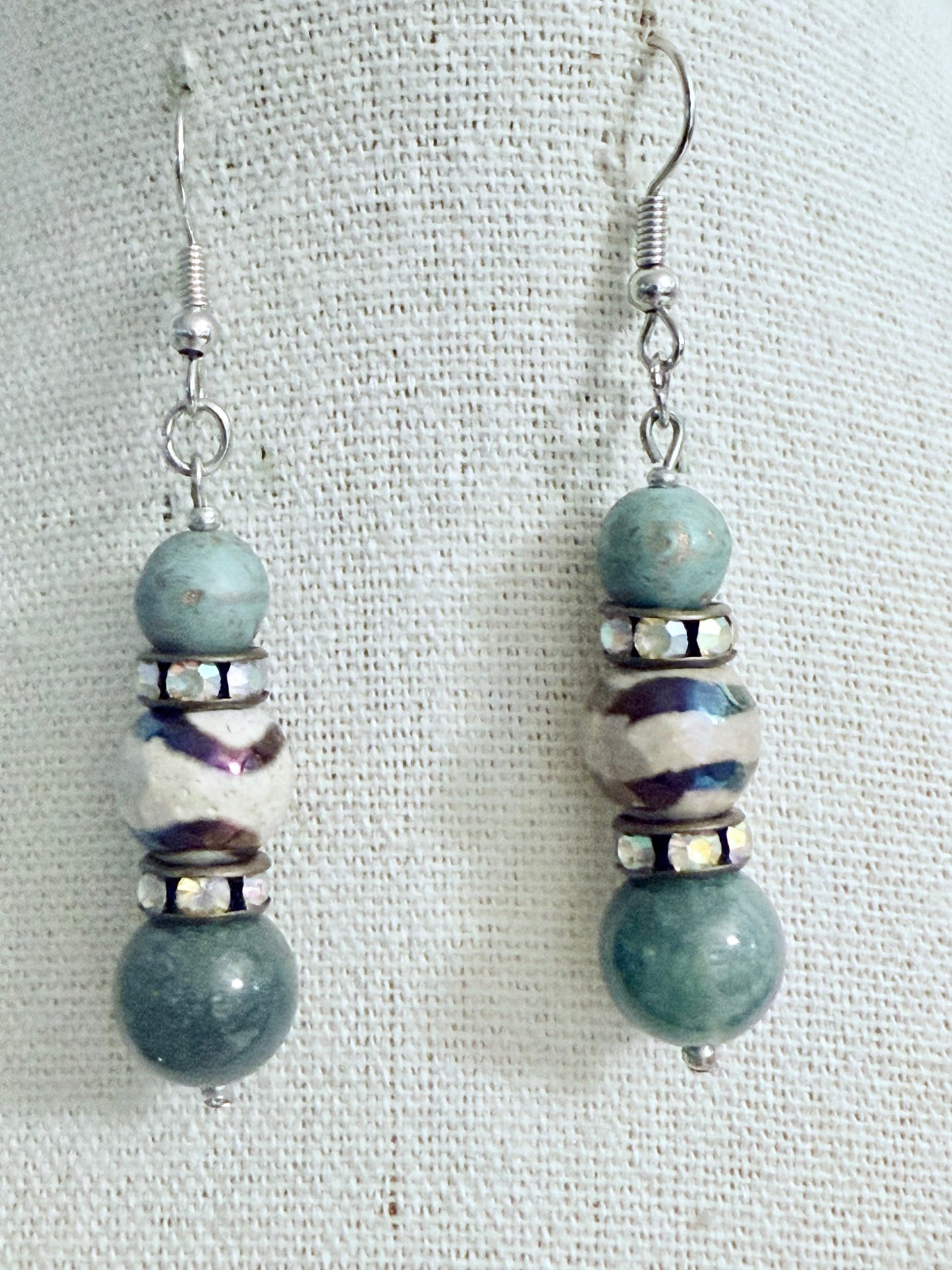 The Verdantia Pendant Necklace and Earring Set