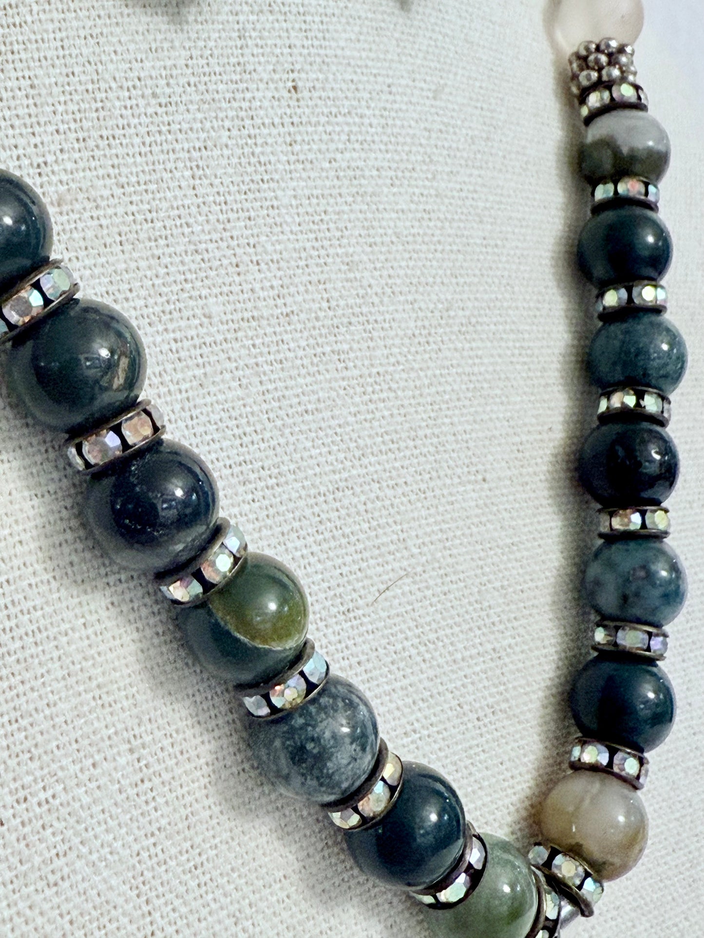 The Verdantia Pendant Necklace and Earring Set