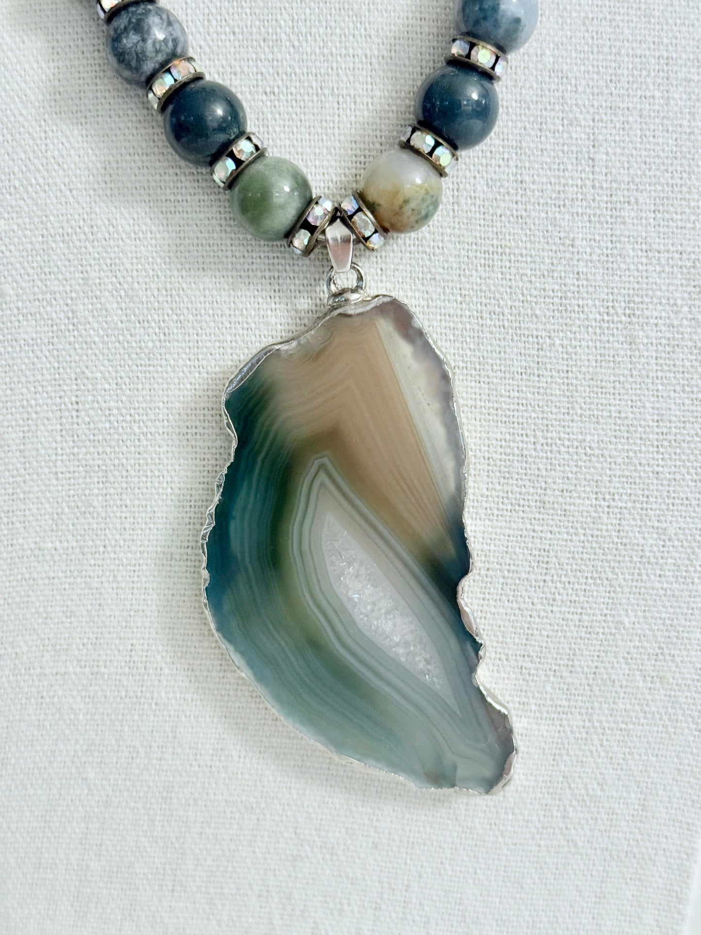 The Verdantia Pendant Necklace and Earring Set